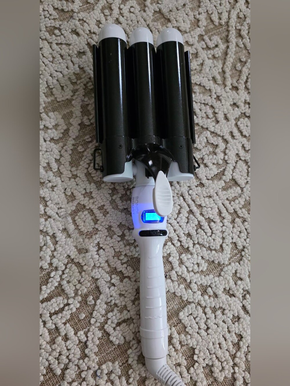 Bondi Boost Wave Wand Triple Barrel 32mm Ceramic Curling Iron BBWW3201